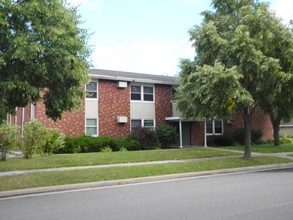 Suburban Appleton Brick Eight Family in Little Chute, WI - Building Photo - Building Photo