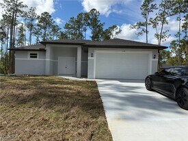 106 Moore Ave in Lehigh Acres, FL - Building Photo