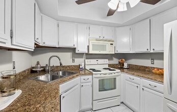 1815 S Deframe St in Lakewood, CO - Building Photo - Building Photo