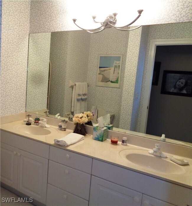 610 Laguna Royale Blvd