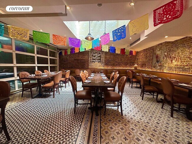 802 9th Ave in New York, NY - Foto de edificio - Building Photo