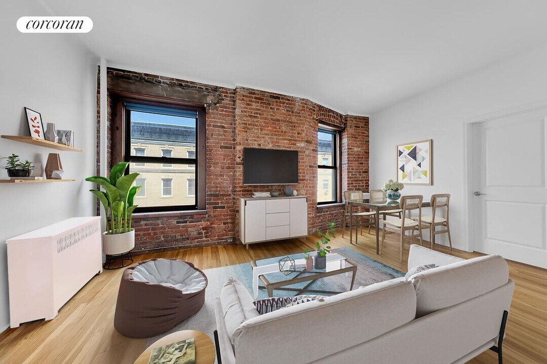 300 W 17th St in New York, NY - Building Photo