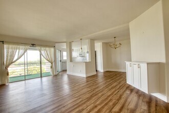 3590 Via Poinciana in Greenacres, FL - Building Photo - Building Photo