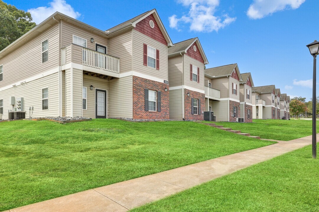Clemmons Station Apartment Homes in Clemmons, NC - Foto de edificio