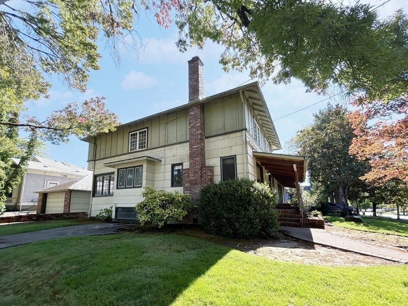2109 Alder St in Eugene, OR - Building Photo
