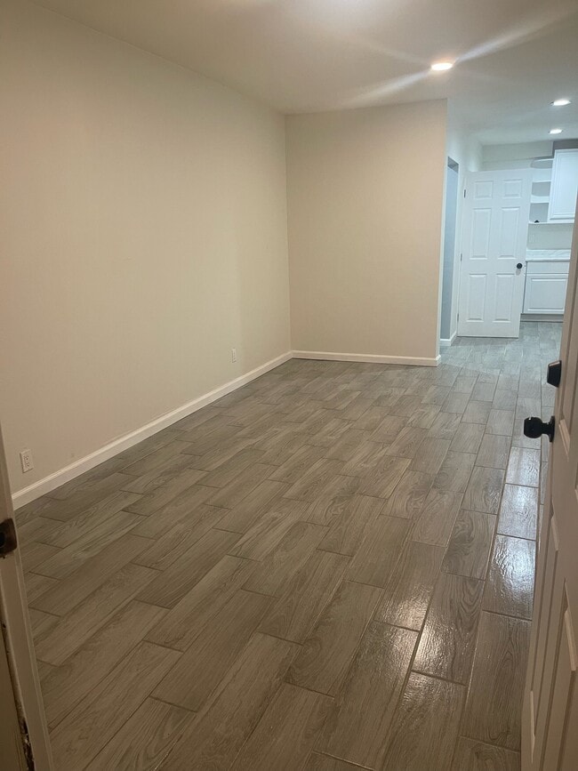 230 Dalewood Ave, Unit 230 Dalewood B, Unit 230 Dalewood B