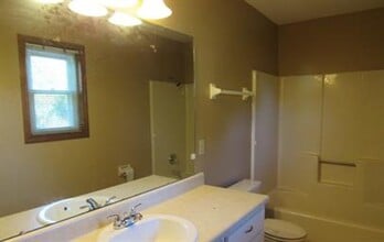 138 Valleyview Dr in Enterprise, AL - Foto de edificio - Building Photo