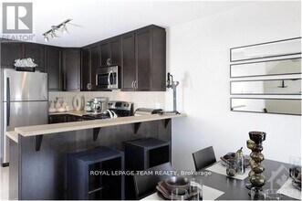 282 Espin Heights in Ottawa, ON - Building Photo - Building Photo