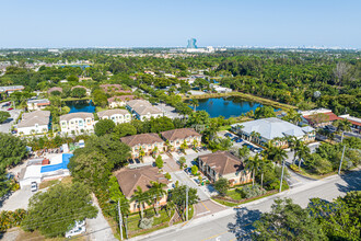 Davie Junction Townhomes in Davie, FL - Foto de edificio - Building Photo