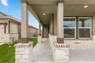 487 Alamito Ave in Kyle, TX - Building Photo - Building Photo
