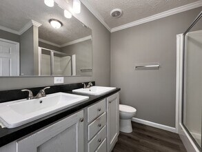 211 Hickory Ct in Browns Summit, NC - Building Photo - Building Photo