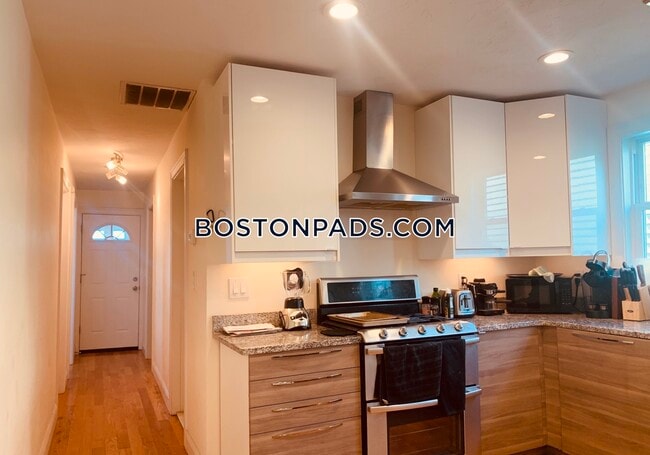 property at 7 Sudan St