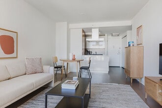 450 W 42nd St in New York, NY - Building Photo - Building Photo