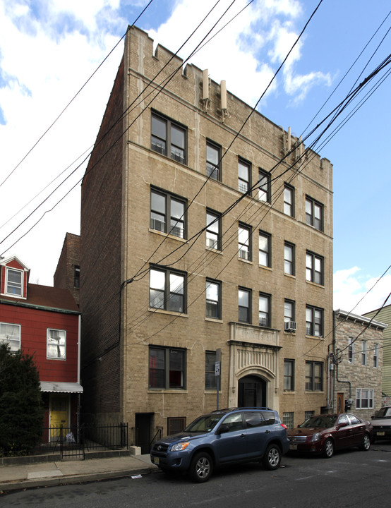 100 Beacon Ave in Jersey City, NJ - Foto de edificio