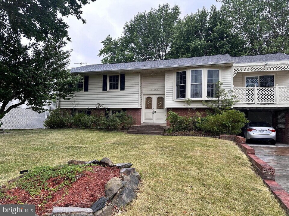 14709 Batavia Dr in Centreville, VA - Building Photo
