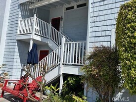 300 Apolena Ave in Newport Beach, CA - Building Photo