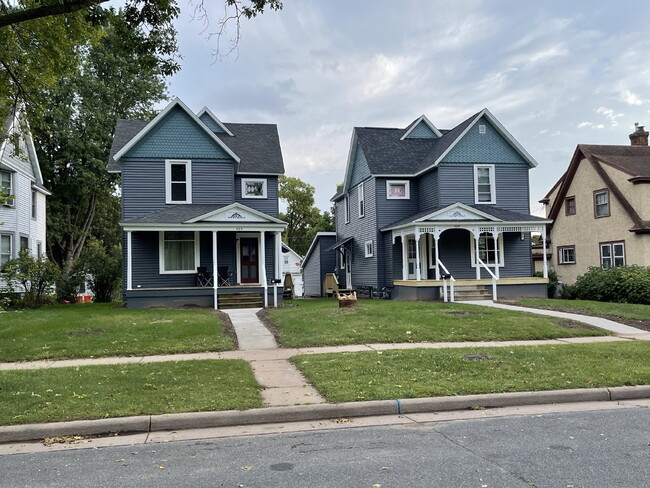 425 Hudson St in Eau Claire, WI - Foto de edificio - Building Photo
