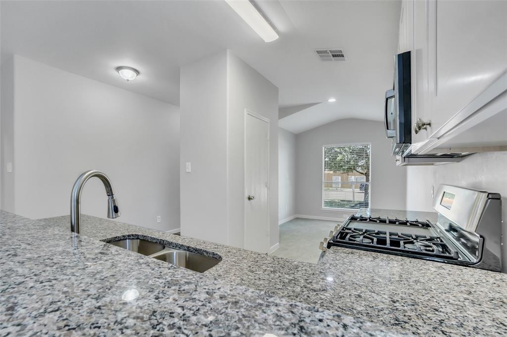 210 Glencarry Trail in Rosharon, TX - Building Photo