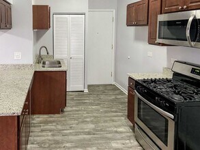 3709 N Sheffield Ave, Unit 407 in Chicago, IL - Building Photo - Building Photo