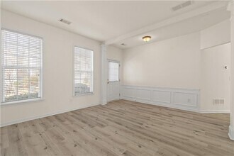 915 Wendlebury Ct in Alpharetta, GA - Foto de edificio - Building Photo