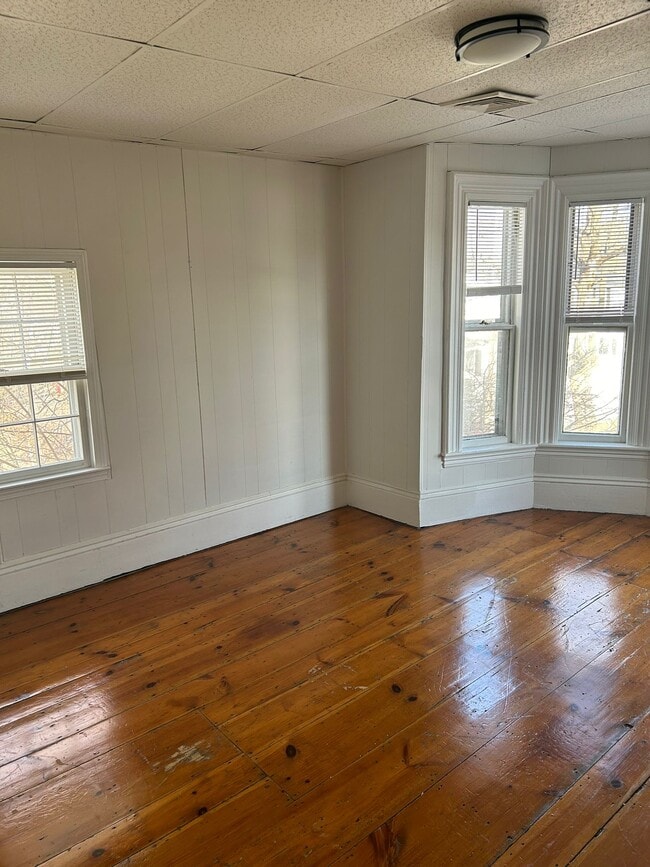 71 Bolton St, Unit Apt1 in Lowell, MA - Foto de edificio - Building Photo