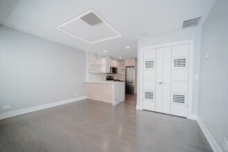 4423 N Ashland Ave in Chicago, IL - Building Photo - Building Photo