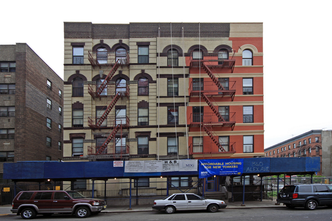 135 E 122nd St in New York, NY - Building Photo