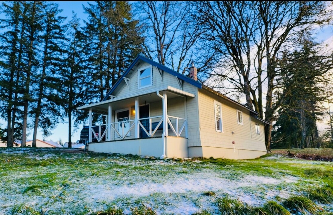 2200 Cooks Hill Rd in Centralia, WA - Foto de edificio