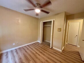 8712 Wilcrest Dr in Houston, TX - Building Photo - Building Photo