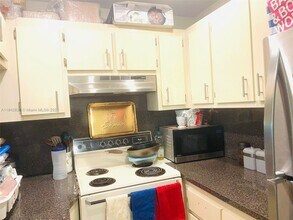 10023 Winding Lake Rd in Sunrise, FL - Building Photo - Building Photo