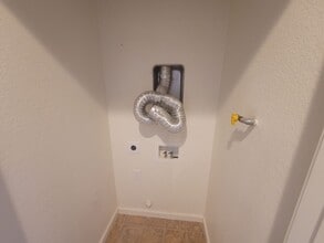 3391 Walker Rd in West Sacramento, CA - Building Photo - Building Photo