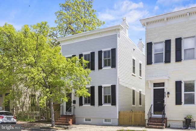 property at 631 N Columbus St