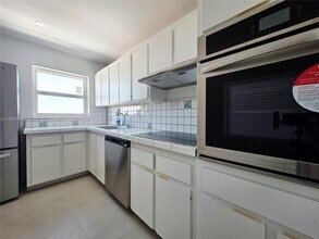 245 18th St in Miami Beach, FL - Building Photo - Building Photo