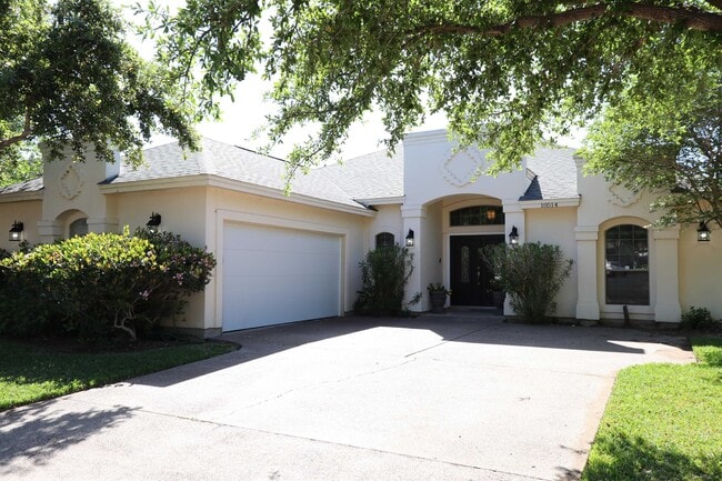 10514 Winrock Dr in Laredo, TX - Building Photo - Building Photo