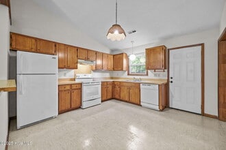 204 Corey Ct in Jacksonville, NC - Building Photo - Building Photo