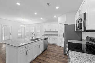 1114 SW 3rd Ave in Gentry, AR - Building Photo - Building Photo