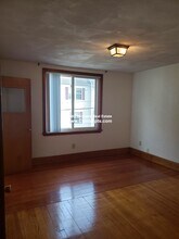 92 Myrtle St, Unit 2 in Medford, MA - Building Photo - Building Photo