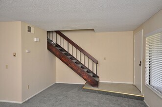 2742 Via Tulipan in Carlsbad, CA - Building Photo - Building Photo