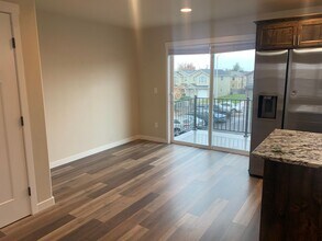 7857 28th St in White City, OR - Building Photo - Building Photo