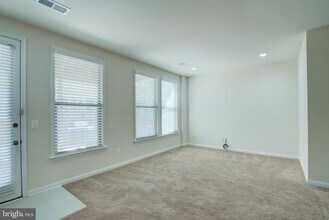 42363 Alder Forest Terrace in Sterling, VA - Building Photo - Building Photo