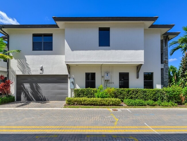 8217 NW 46th St in Doral, FL - Building Photo - Building Photo