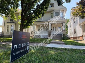 1131 S 2nd St in Springfield, IL - Building Photo