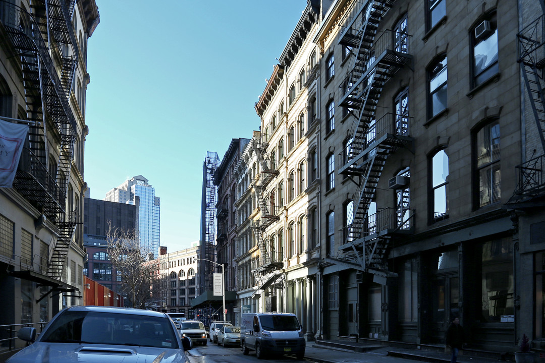 114 Franklin St in New York, NY - Building Photo