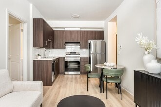 Stone West in Hamilton, ON - Building Photo - Building Photo