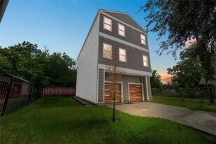 955 Elkhart St in Houston, TX - Building Photo