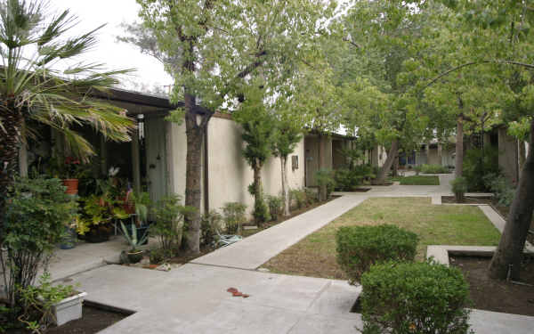 Maroa Lanai Apartments in Fresno, CA - Building Photo