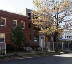 732 Lamont St NW in Washington, DC - Foto de edificio - Building Photo