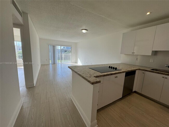 4920 NW 79th Ave in Doral, FL - Building Photo - Building Photo
