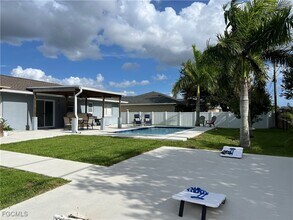 852 NE 7th Pl in Cape Coral, FL - Building Photo - Building Photo