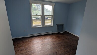 322 W Maple St, Unit #1 in Lansing, MI - Foto de edificio - Building Photo